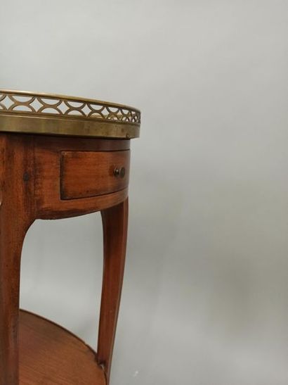 null MAILFERT (attribué à)

Table servante de forme ovale en bois naturel, deux tiroirs...
