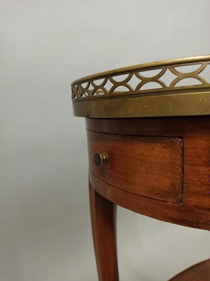 null MAILFERT (attribué à)

Table servante de forme ovale en bois naturel, deux tiroirs...