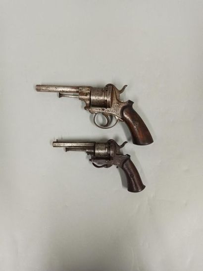 null Set of 2 pinfire and percussion pistols:

1/ type of two-barrel punch - Good...
