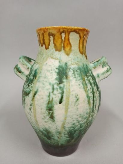 null VALLAURIS - Lot de 5 céramiques : deux vases Vallauris; un pot à couverts; une...