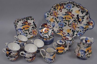 null GIEN earthenware coffee service, model Pivoine, composed of :

a polylobé tray...