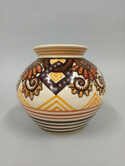 null PAUL FOUILLEN (1899-1958)

Ceramic ball vase with painted geometric decoration.

Height:...