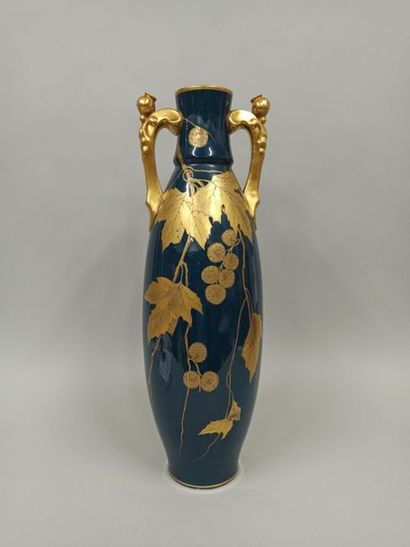 null A. PEAUDECERF. Grand vase à col évasé à deux anses, décor doré de branches de...