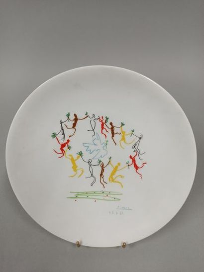 null PICASSO Pablo (1881-1973) of ap.

The Peace Round

Limoges porcelain plate with...