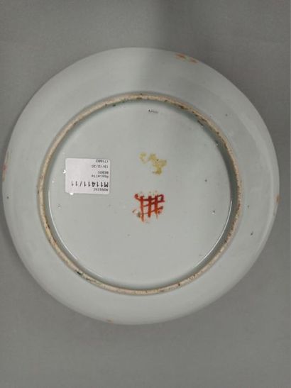 null Earthenware plate with floral decoration and ideograms, apocryphal mark. China...