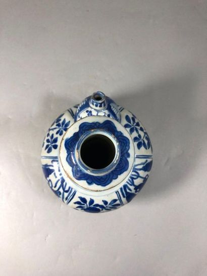 null Porcelain water pipe with blue-white decoration of fruits and flowers.

South...