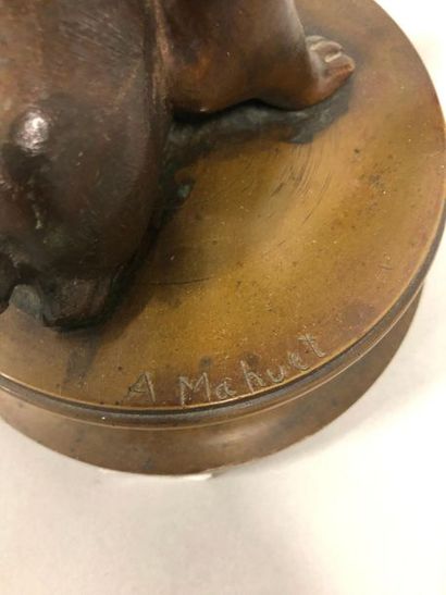 null MAHUET A., XIXe siècle,

Bacchante à la thyrse,

bronze à patine brune nuancée...