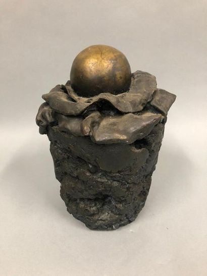 null TULLIO Anita, 1935-2014,

Éclosion d'une sphère,bronze à patine brune nuancée...
