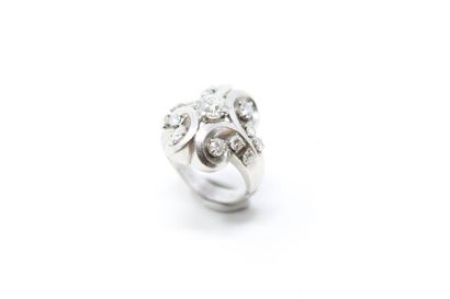 null Platinum ring set with modern, antique and half-cut brilliant-cut diamonds,...