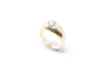 null 18K (750) yellow gold ring set with a half-cut diamond.

Diamond weight: approx....