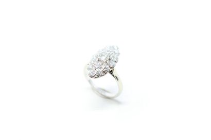 null Marquise ring in 18K (750) white gold and platinum set with brilliant-cut diamonds.
Total...