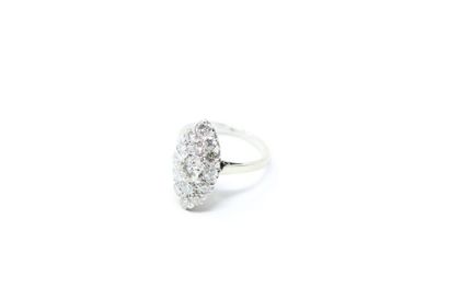 null Marquise ring in 18K (750) white gold and platinum set with brilliant-cut diamonds.
Total...