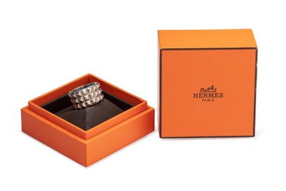 HERMES HERMES

Spy" ring, large silver ring (925) with diamond point patterns.

Signed...