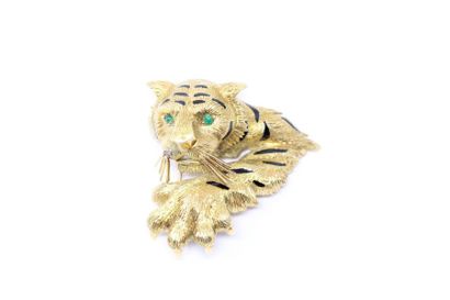 MAUBOUSSIN 
MAUBOUSSIN 

Brooch "Tiger" in chased 18K (750) yellow gold, black enamelled...