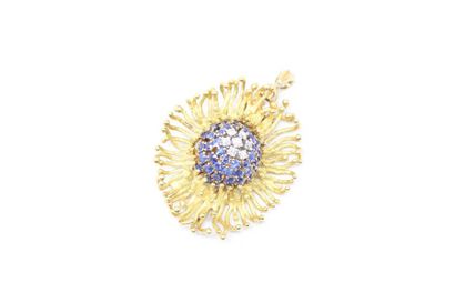 MAUBOUSSIN MAUBOUSSIN 

Jellyfish" pendant clip in textured 18K (750) yellow gold...