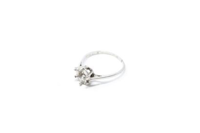 VAN CLEEF & ARPELS VAN CLEEF & ARPELS

Solitaire ring mount in cut platinum and a...