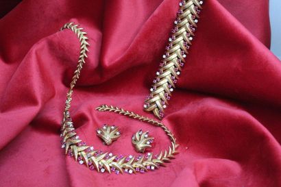null Parure en or jaune 18k (750) et platine comprenant un collier articulé en chute,...
