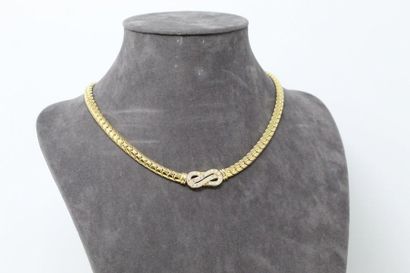 VAN CLEEF & ARPELS 
VAN CLEEF & ARPELS

18K (750) yellow gold necklace with curved...