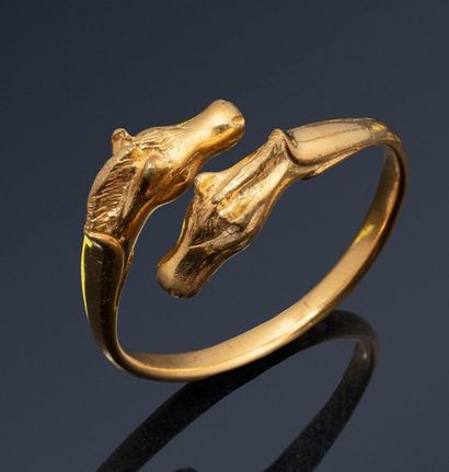 HERMES HERMES

Bracelet "horse heads" in gold-plated metal.

Signed HERMES PARIS...