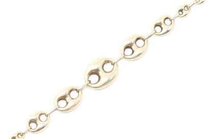 null 18K (750) yellow gold bracelet with partially guilloché falling coffee beans...