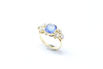 null 18K (750) yellow gold ring set with a cushion sapphire set with three antique...