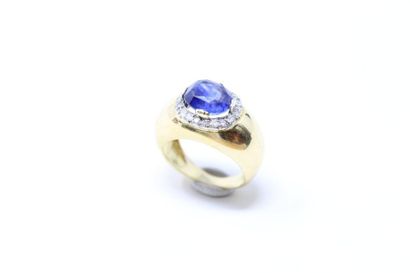 null 18K (750) yellow gold and platinum ring set with an oval sapphire surrounded...