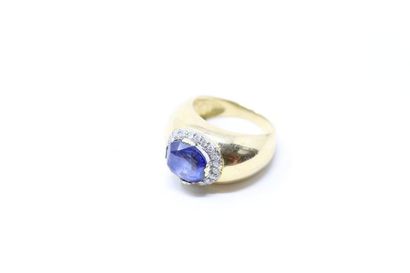 null 18K (750) yellow gold and platinum ring set with an oval sapphire surrounded...