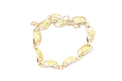 null Bracelet en or jaune 18K (750) composé d'anneaux ovales en or poli centrés de...