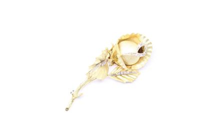 null Flower Brooch in 18K (750) polished, amati and chased yellow gold, set with...