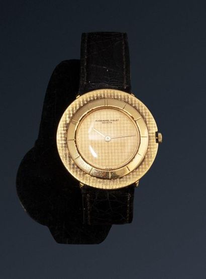 AUDEMARS PIGUET 

AUDEMARS PIGUET

No. 34844

Bracelet watch in 18K gold (750). Case...