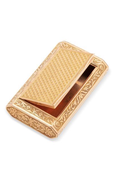 null Rectangular snuffbox in 18K (750) yellow gold with wave guilloche decoration;...