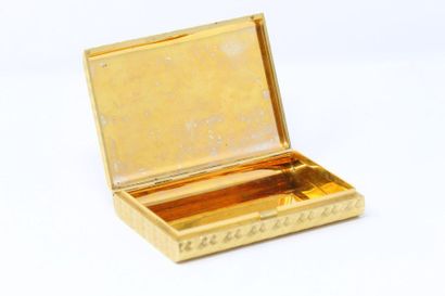 null Rectangular cigarette case in 18K (750) yellow gold with guilloché decoration....