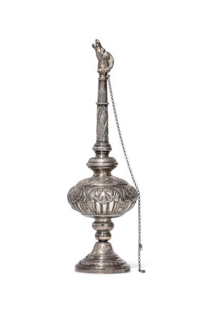 null Silver sprinkler (950) in the form of a baluster on a pedestal; the decoration...