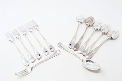 null Six silver (950) tri-lobed silver flatware with foliage. 

Goldsmith : Puiforcat....