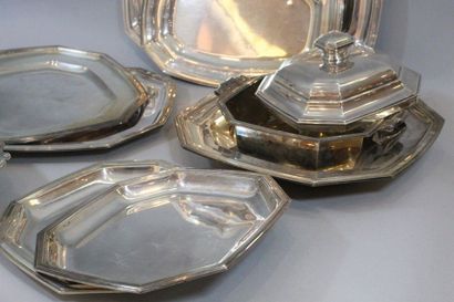 null Silver platter service (950) model with sides; composed of: two vegetable dishes,...