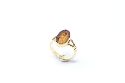 Ring in 18K (750) yellow gold with an intaglio...