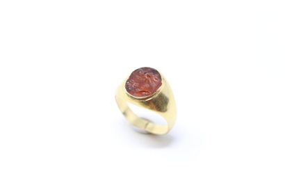 Ring in 18K (750) yellow gold with an intaglio...