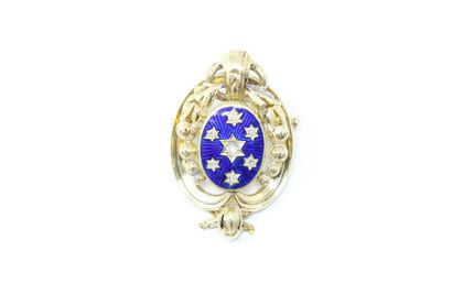 null 18K (750) yellow gold "escutcheon" brooch-pendant in chased 18K (750) yellow...