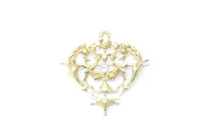 null Openwork brooch in 18K (750) yellow gold with floral and foliated decoration,...