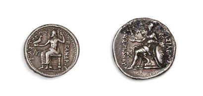 IV / III century BC. 

Set of two silver...