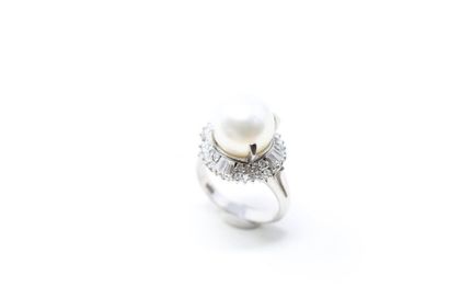 null Platinum ring set with a round white South Sea cultured pearl in a ring of brilliant-cut...
