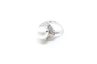 null Platinum ring set with a round white South Sea cultured pearl in a ring of brilliant-cut...