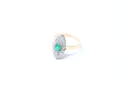 null Marquise ring in 18K (750) yellow and platinum set with a rectangular emerald...