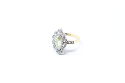 null Marquise ring in 18K (750) yellow gold and platinum openwork and festooned,...