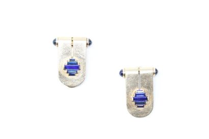 null Pair of 14K (585) pink gold clips decorated with sapphires and blue stones....