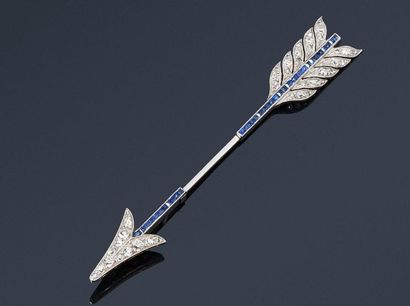 null PL5

Platinum "arrow" jabot pin adorned with a line of calibrated sapphires,...