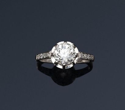 null Platinum solitaire ring set with an old cut diamond shoulder ring

Inscription...