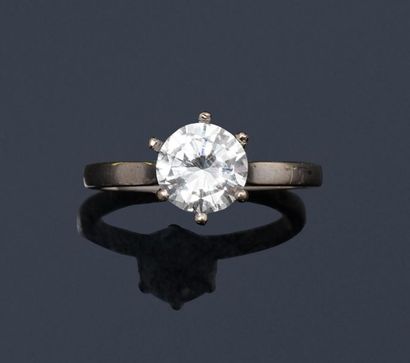 null Solitaire ring in 18K (750) white gold set with a modern brilliant-cut diamond.

Accompanied...