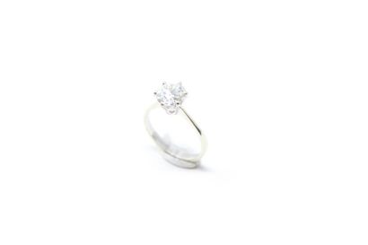 null Solitaire ring in 18K (750) white gold set with an antique cut diamond.

Eagle's...