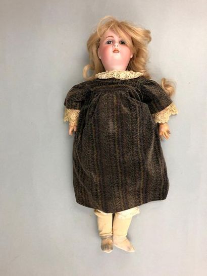 null SFBJ doll type " 1907 " with biscuit moulded twin head, open mouth, marked "...